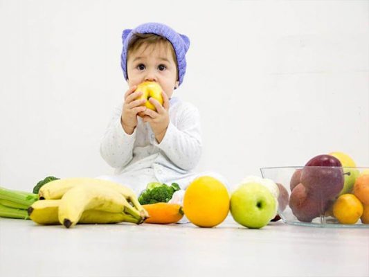 Bé từ 6 - 9 tháng tuổi ăn được trái cây gì là phù hợp